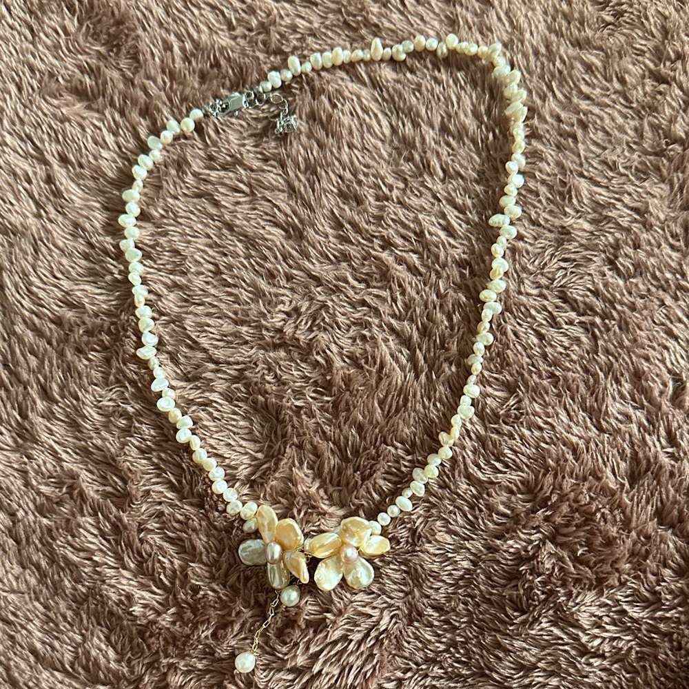 Elegant Pearl Necklace with Gold Accents